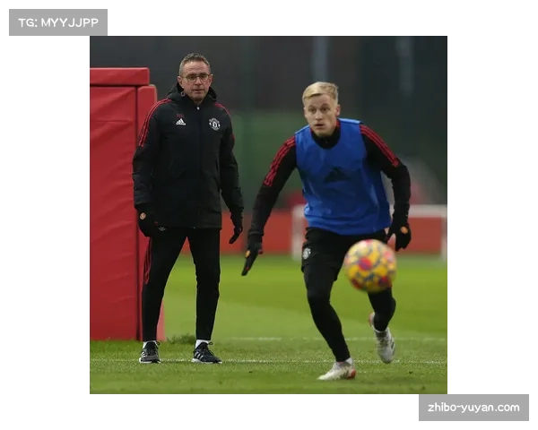 曼联齐尔克泽技术全面 更倾向于拿球和拉边策应