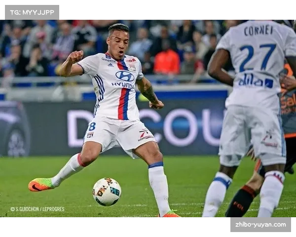 里昂中场托利索串联拦截俱佳 门前垫射破门展现全面能力 里昂中场托利索串联拦截俱佳 门前垫射破门展现全面能力